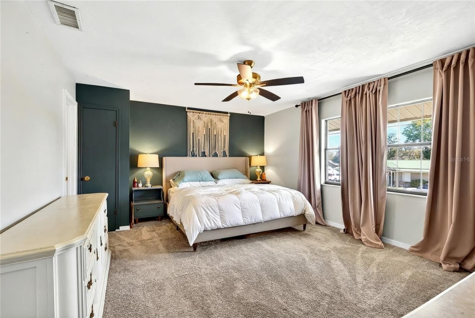 BORDERING OAKS - Residential