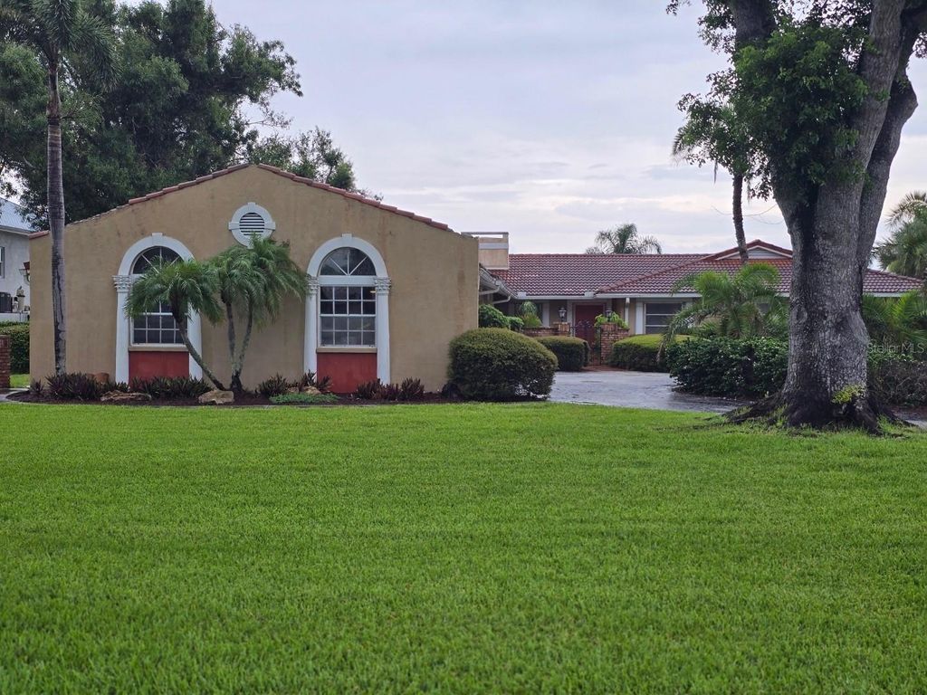 Photo of 436 Bayshore Drive, Venice, FL 34285 (MLS # N6142783)