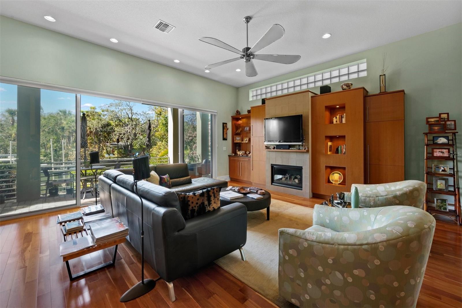 SIESTA BEACH - Residential