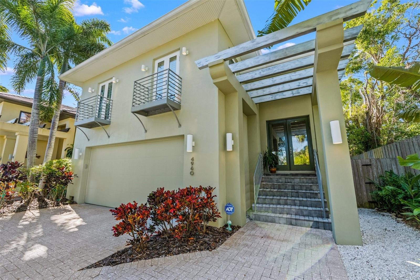 SIESTA BEACH - Residential