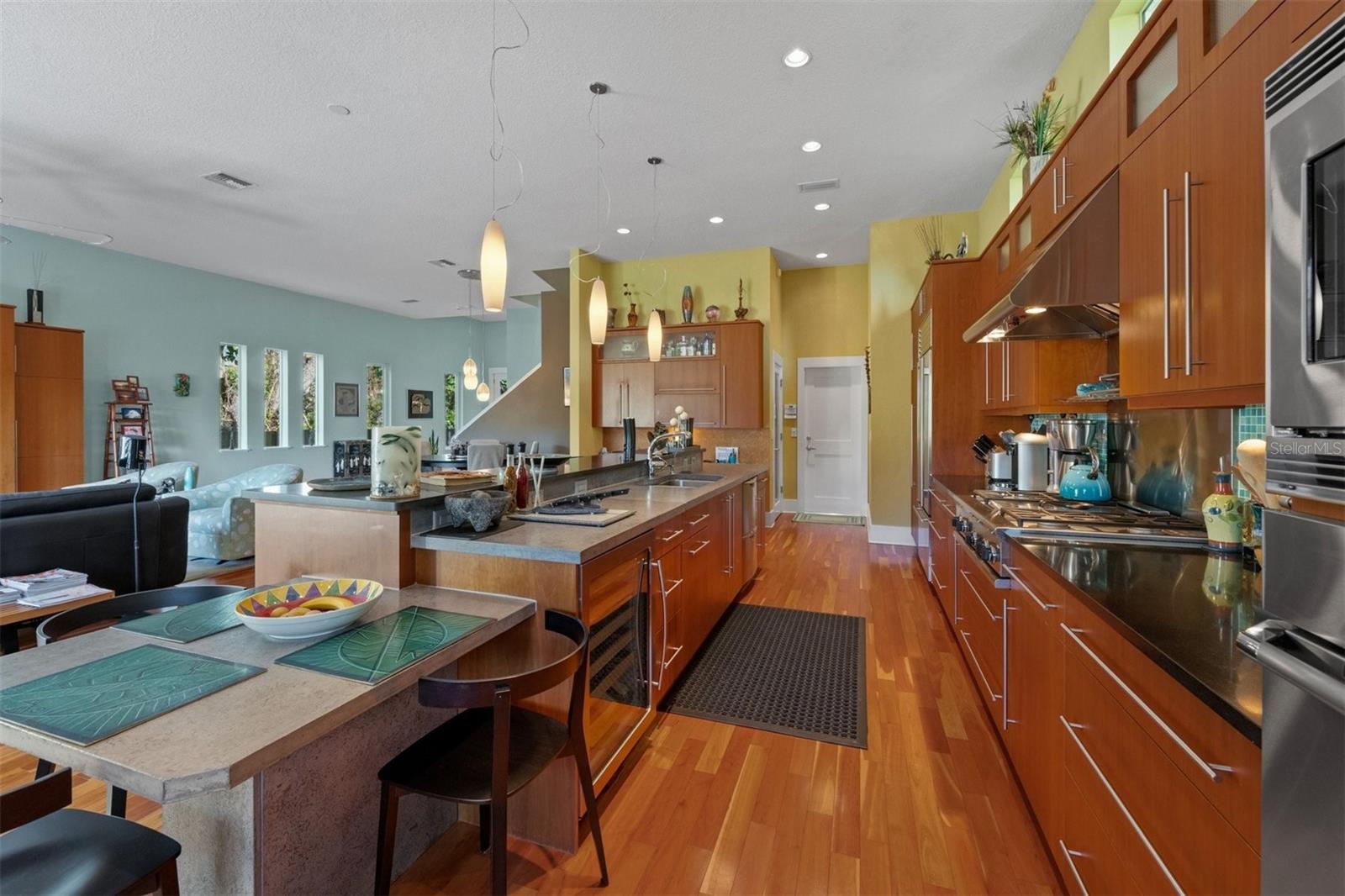 SIESTA BEACH - Residential