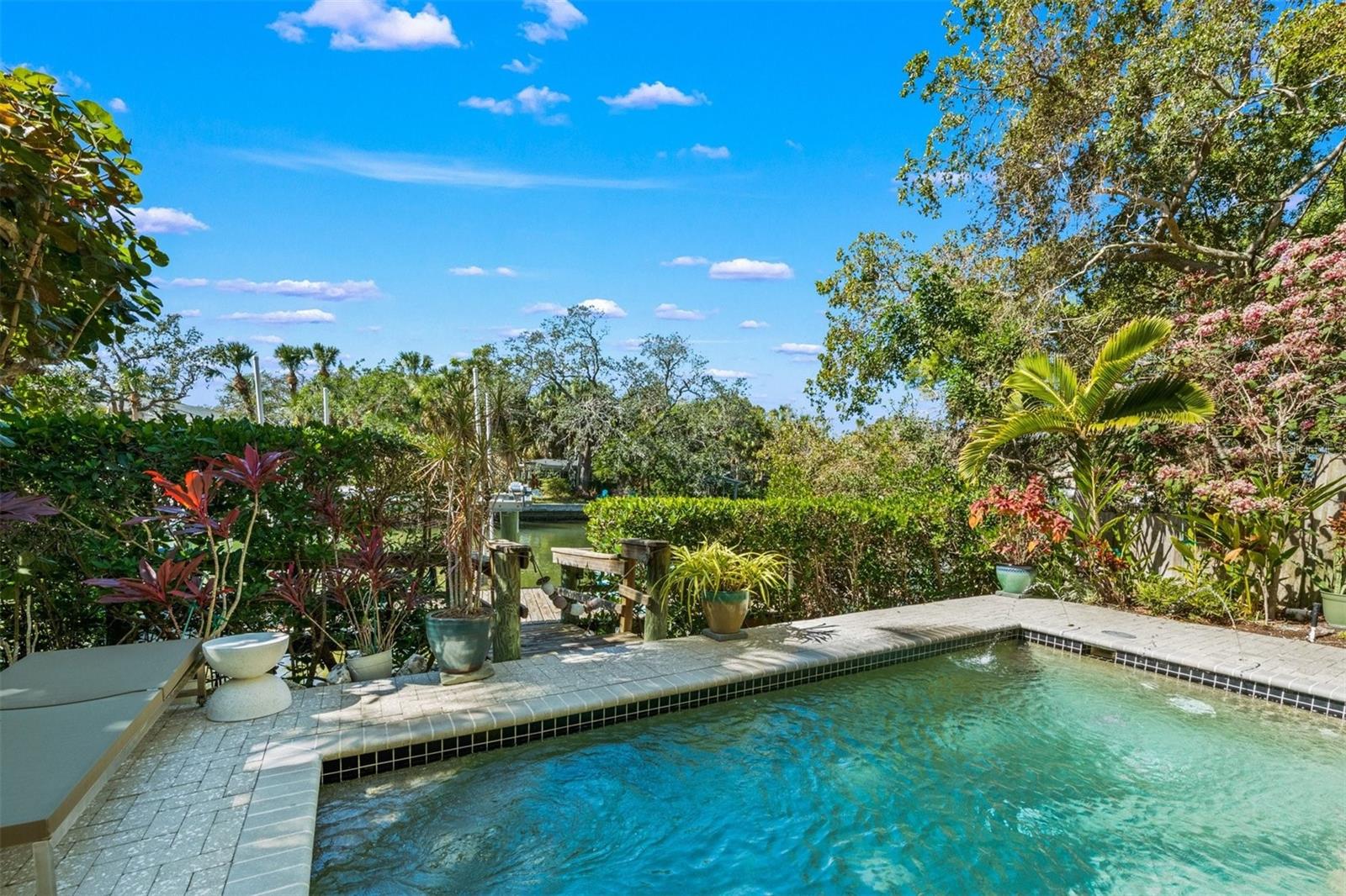 SIESTA BEACH - Residential