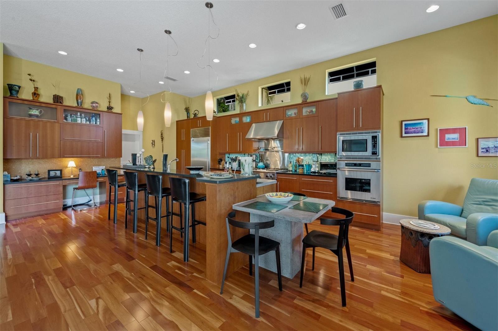 SIESTA BEACH - Residential