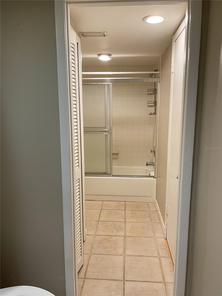 RIVER OAKS CONDO II - Residential