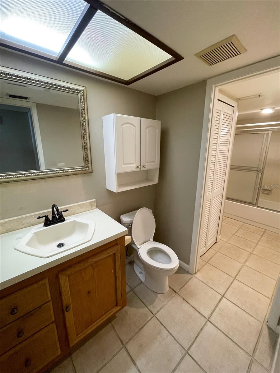 RIVER OAKS CONDO II - Residential