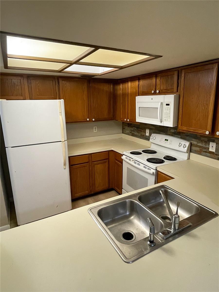 RIVER OAKS CONDO II - Residential