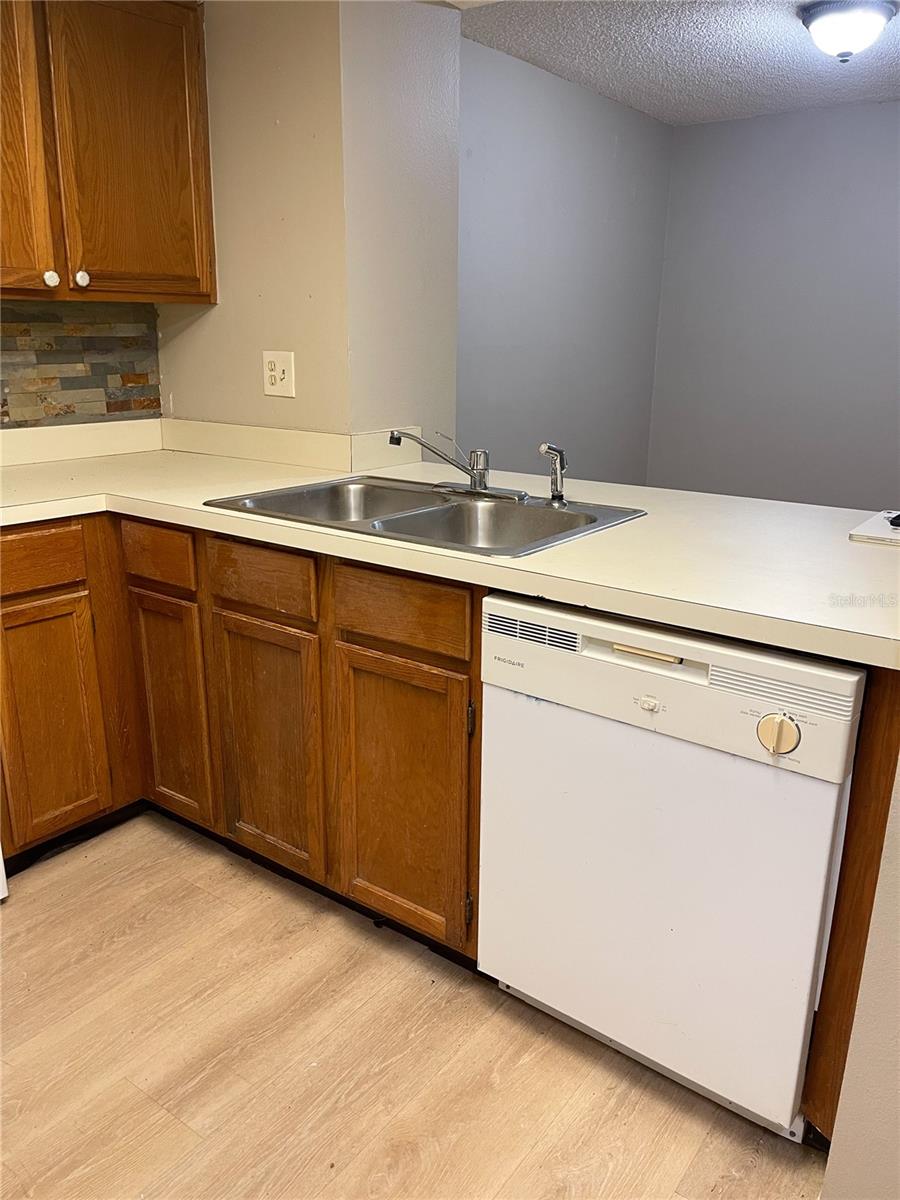 RIVER OAKS CONDO II - Residential