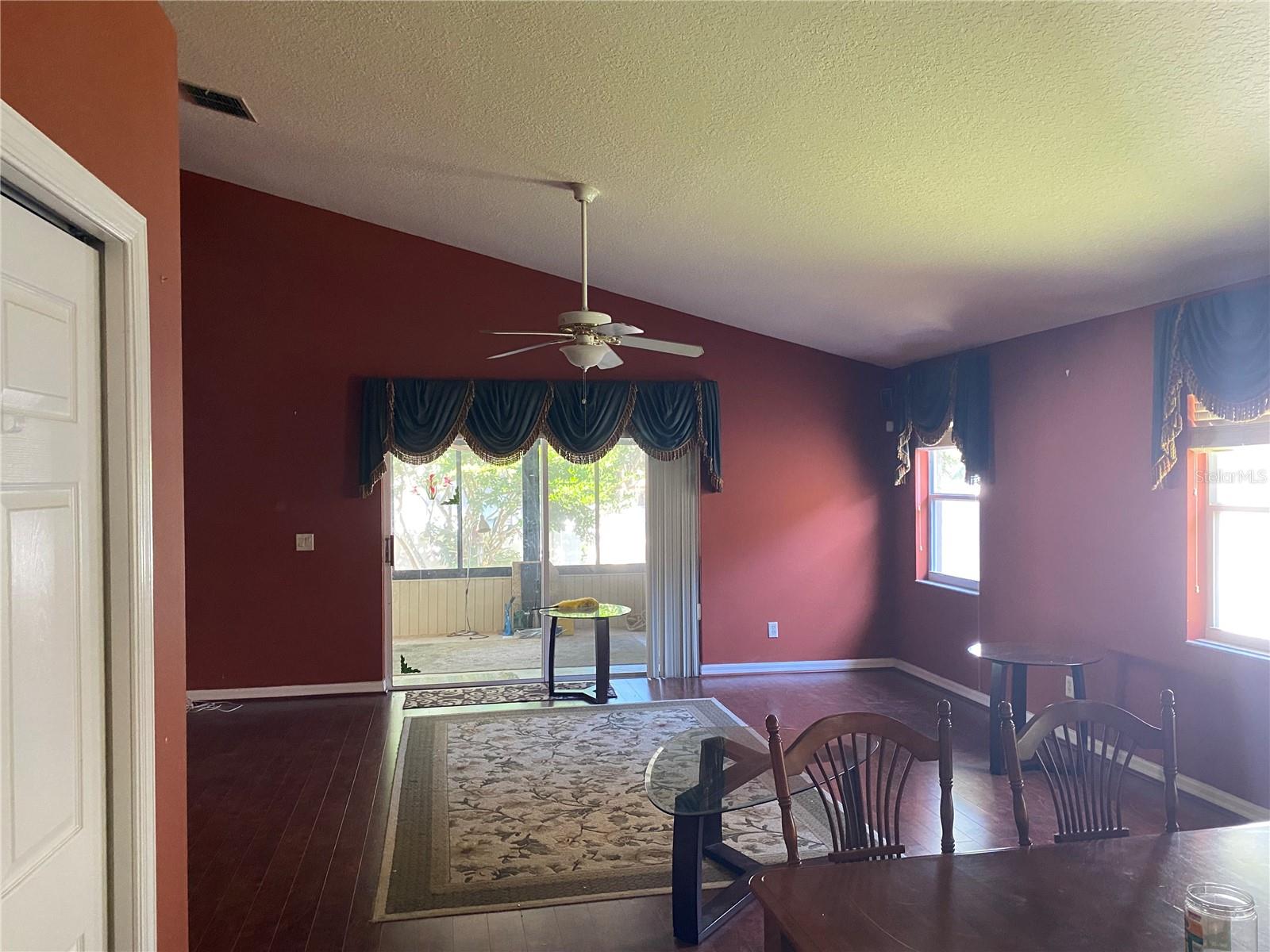 PHILLIPS OAKS - Residential