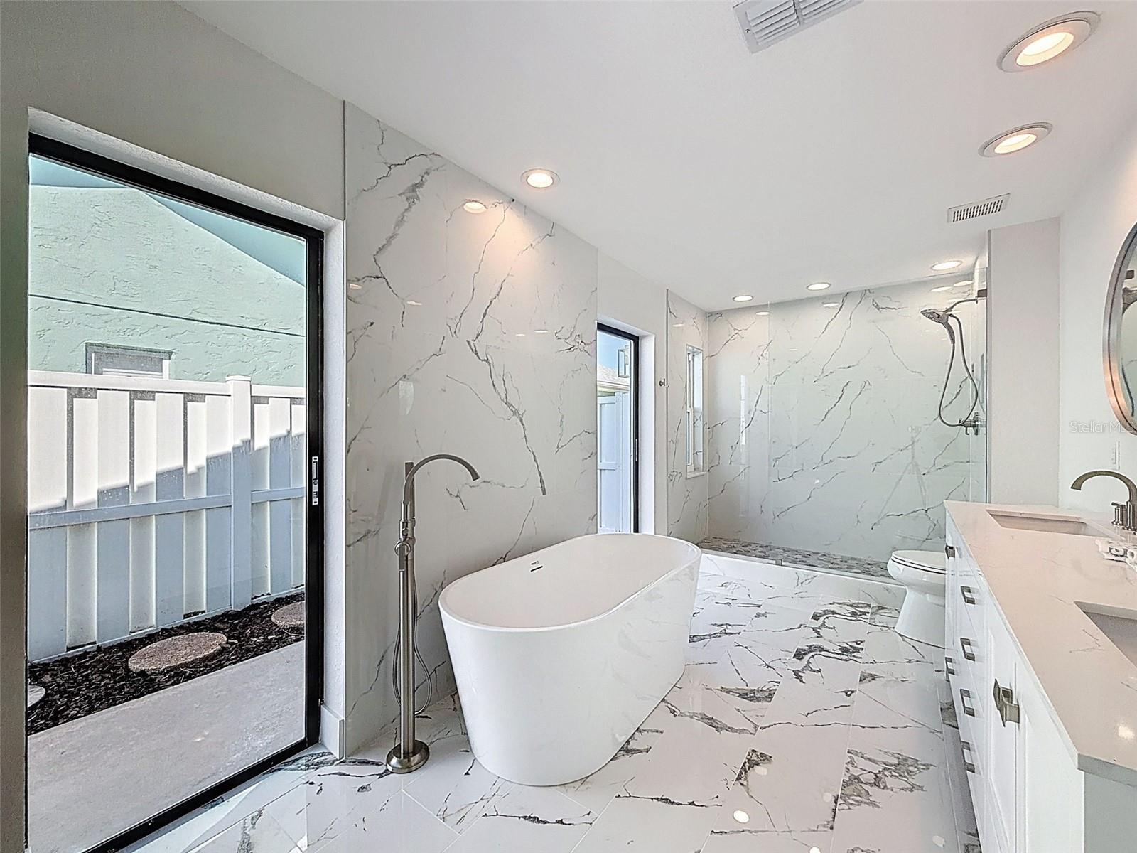 FLOR A MAR - Residential