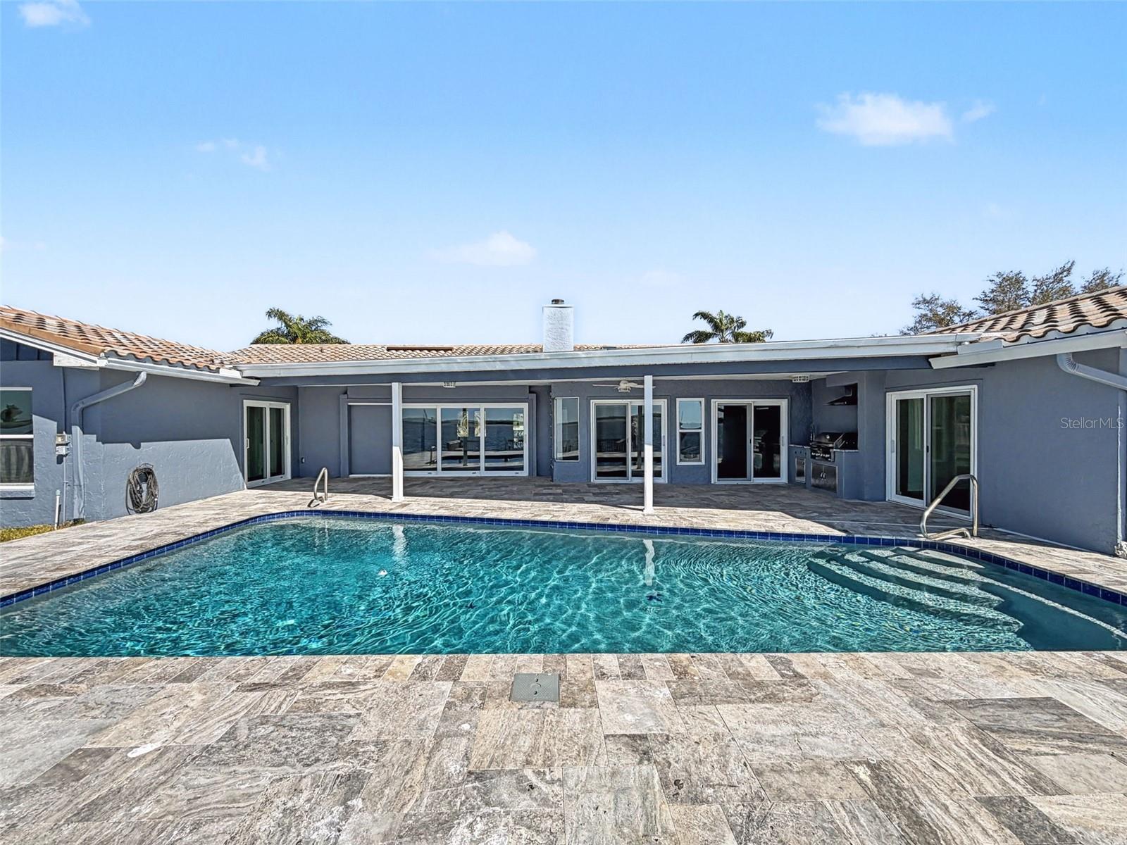 FLOR A MAR - Residential