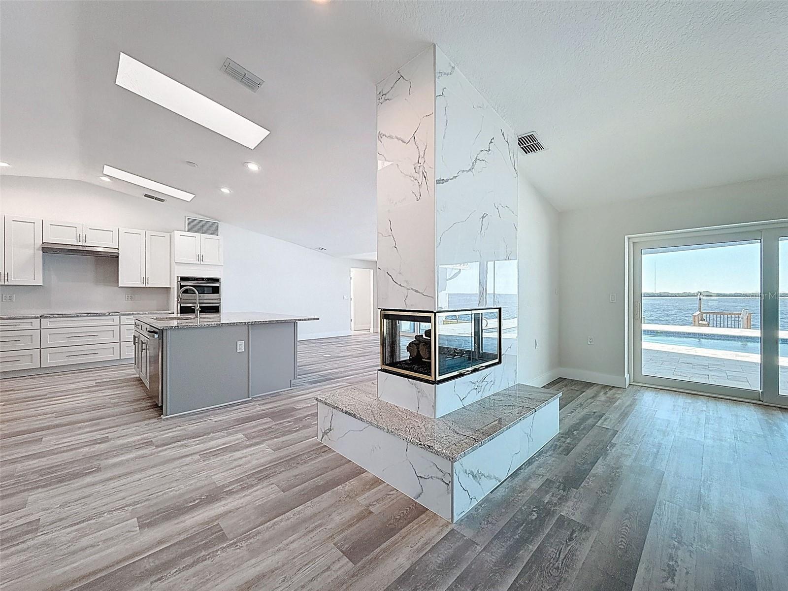 FLOR A MAR - Residential