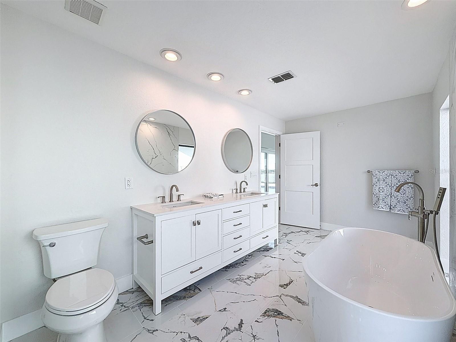 FLOR A MAR - Residential