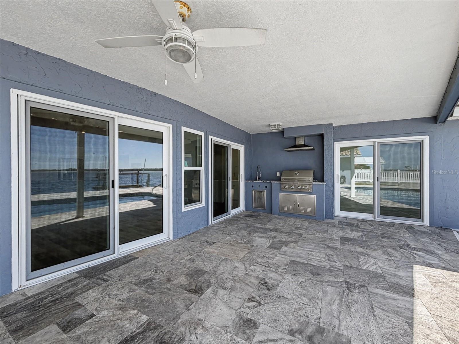 FLOR A MAR - Residential