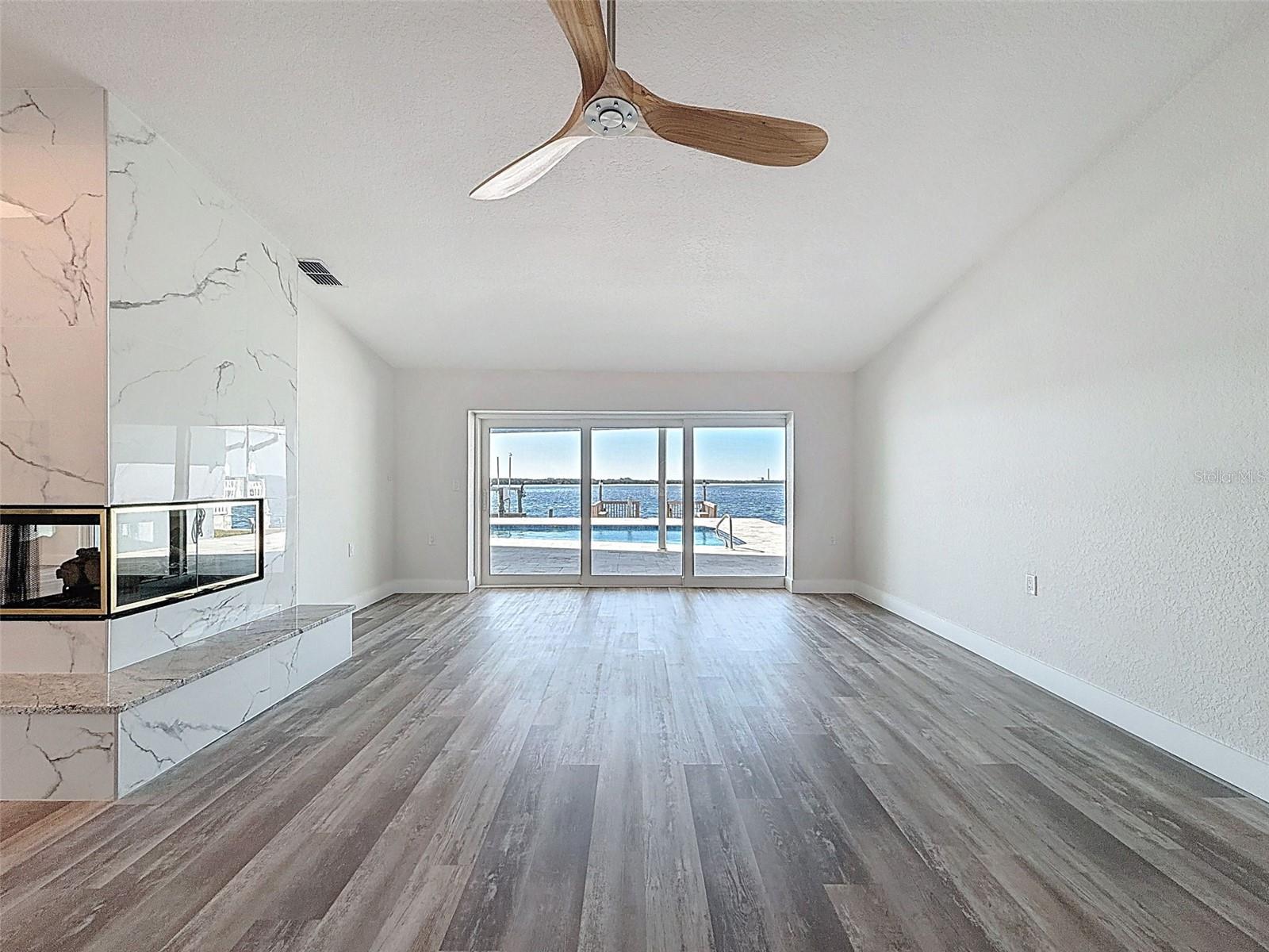 FLOR A MAR - Residential