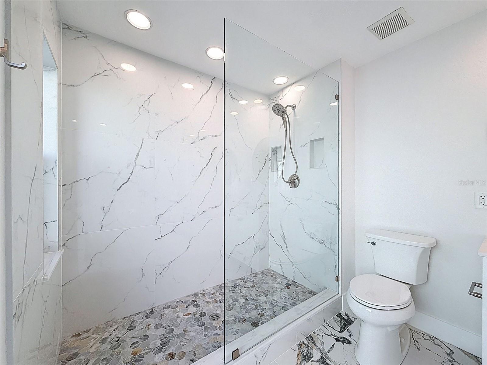 FLOR A MAR - Residential