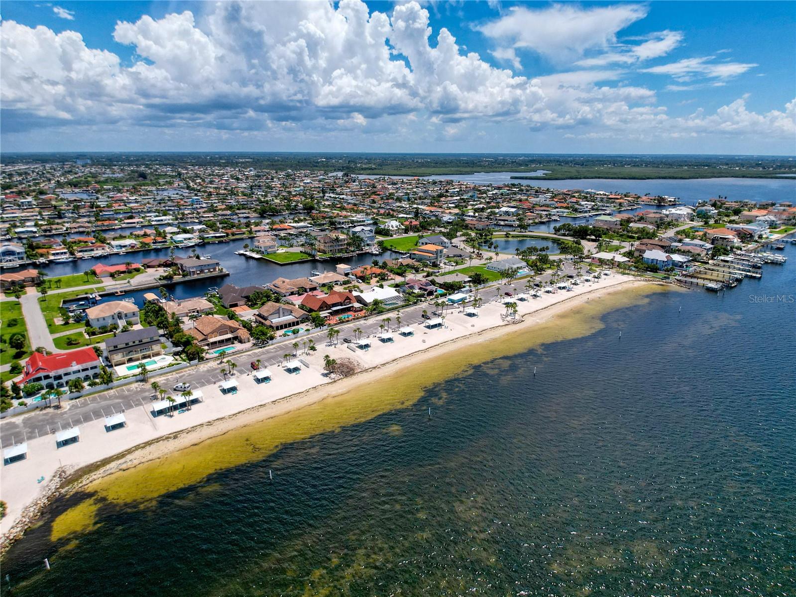 FLOR A MAR - Residential