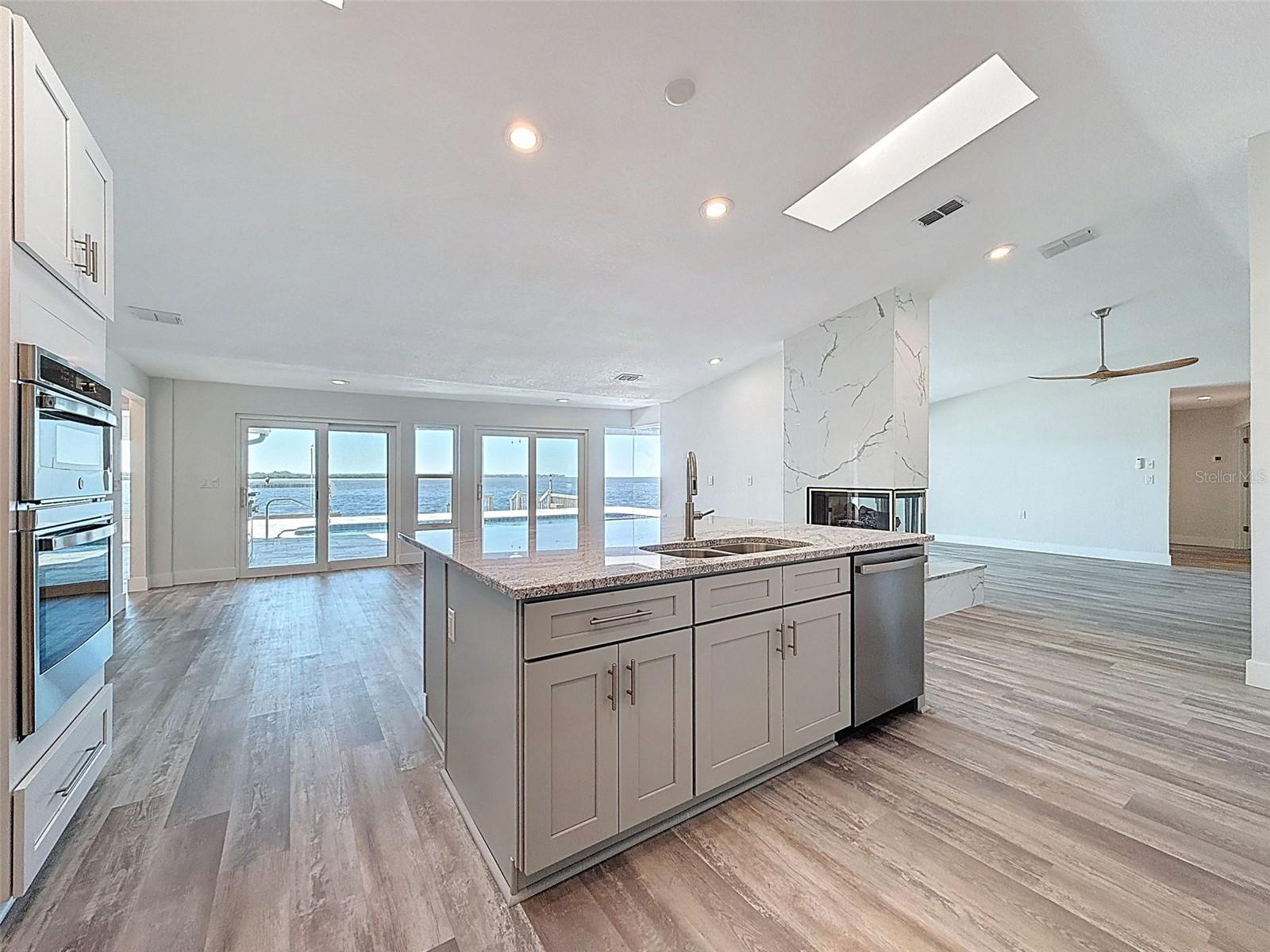 FLOR A MAR - Residential