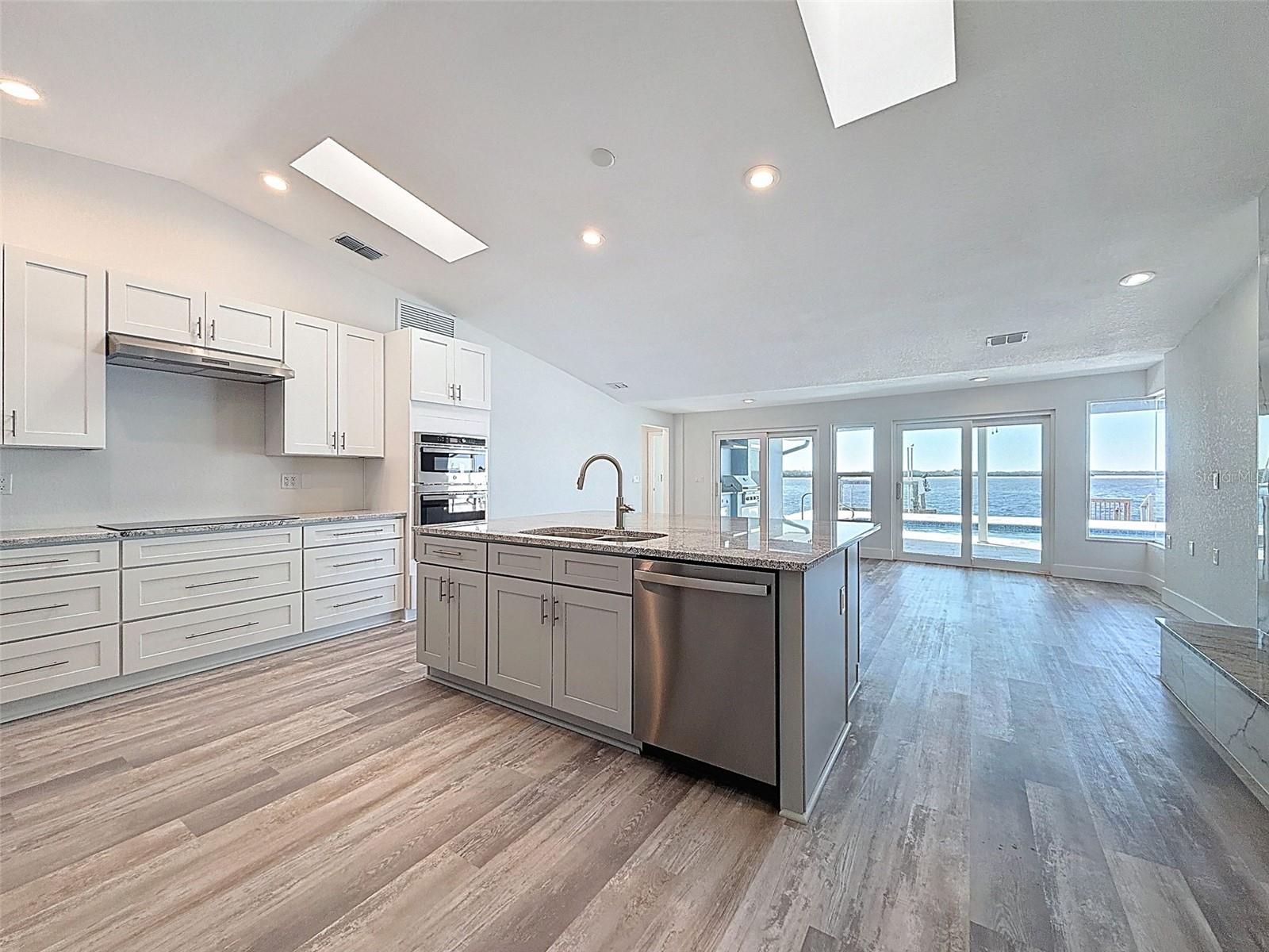 FLOR A MAR - Residential