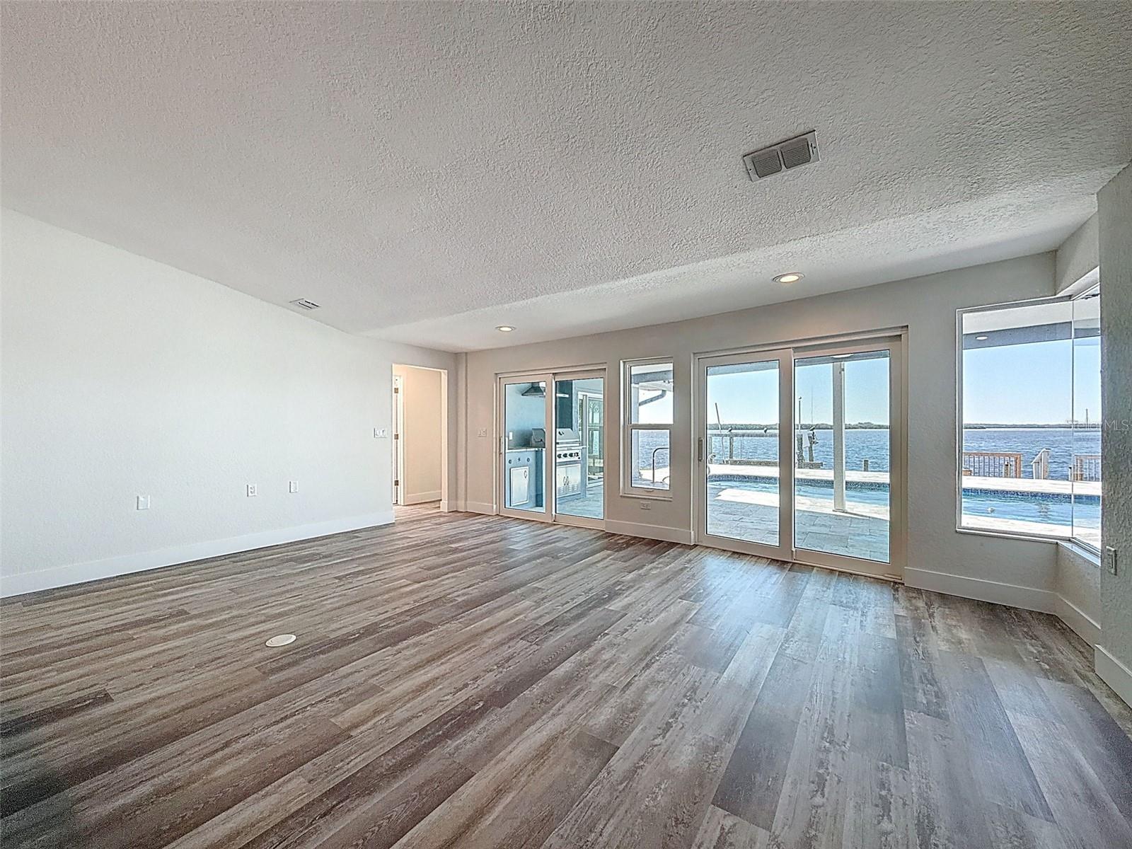 FLOR A MAR - Residential