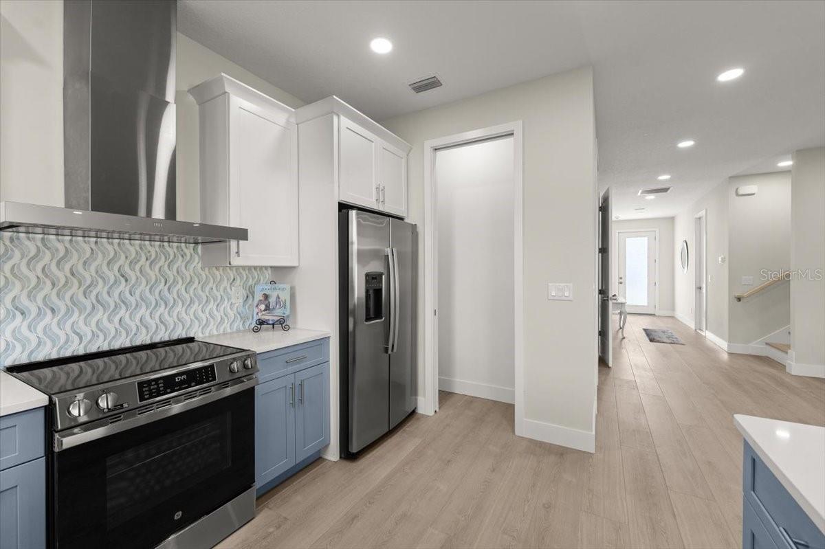 LIGHTHOUSE SHORES THRIFT - Residential