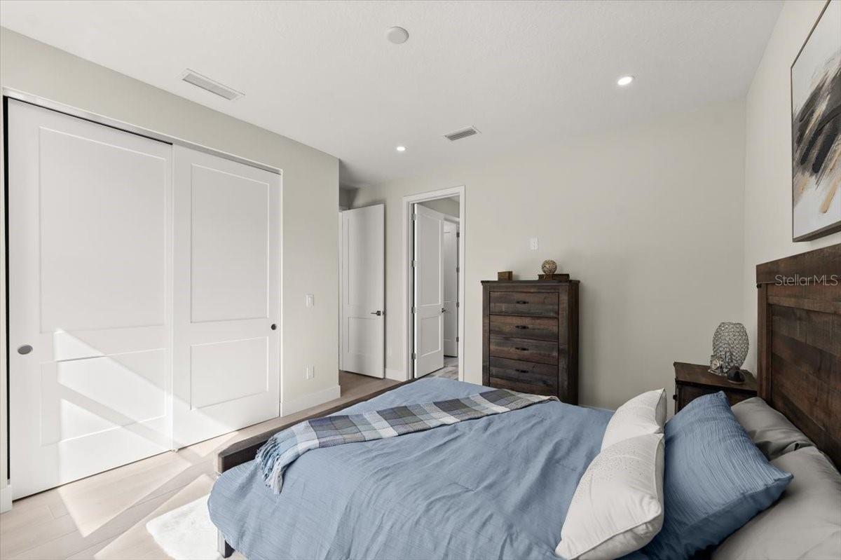 LIGHTHOUSE SHORES THRIFT - Residential