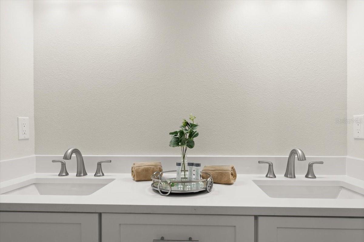 LIGHTHOUSE SHORES THRIFT - Residential