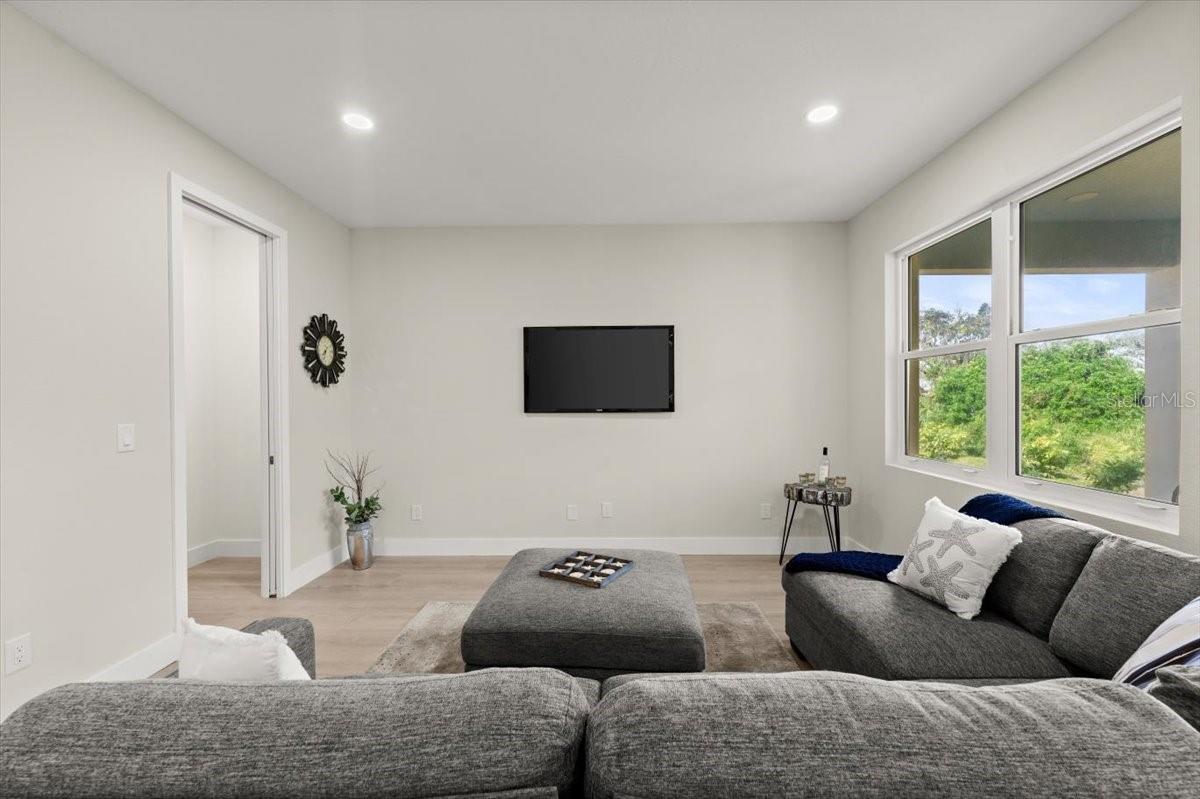 LIGHTHOUSE SHORES THRIFT - Residential