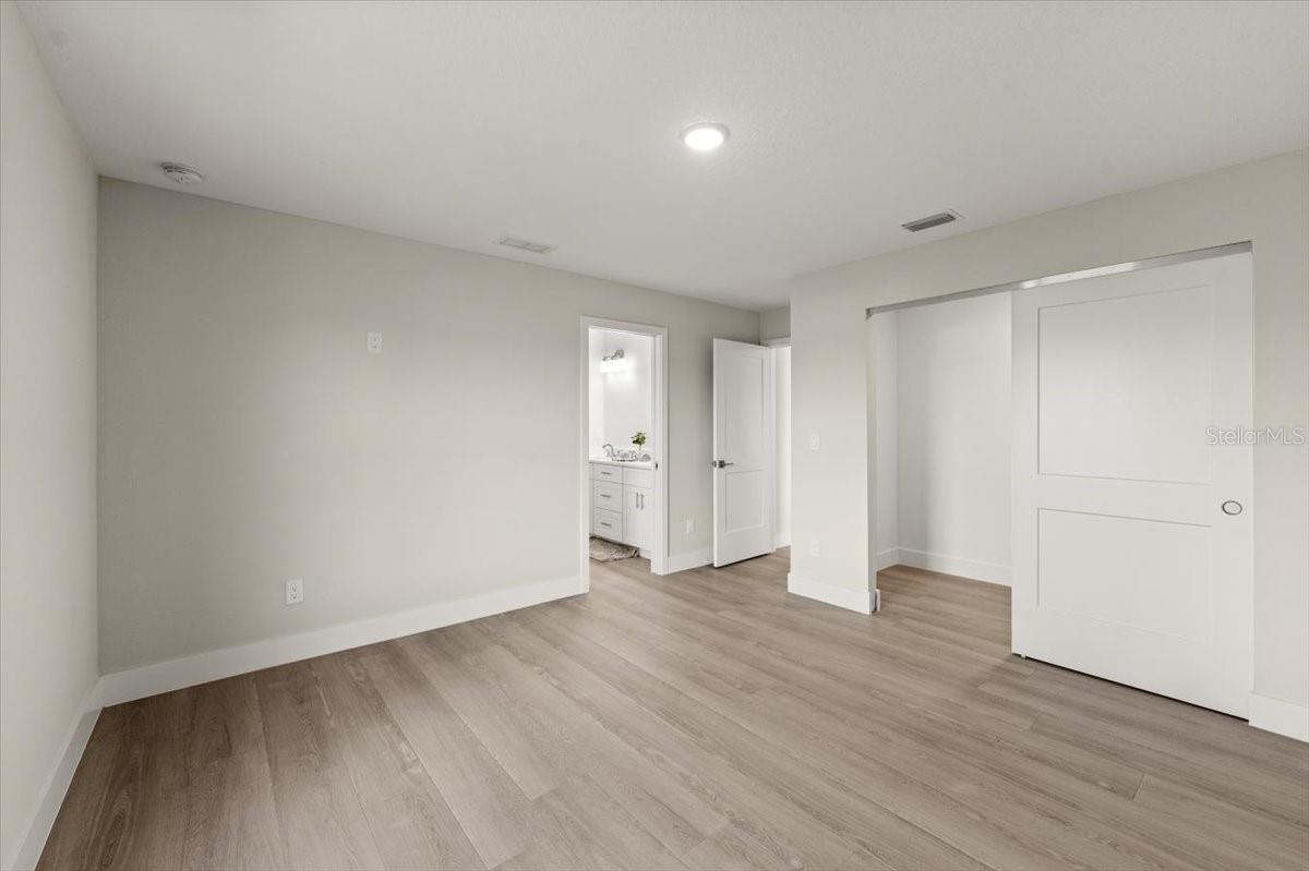 LIGHTHOUSE SHORES THRIFT - Residential