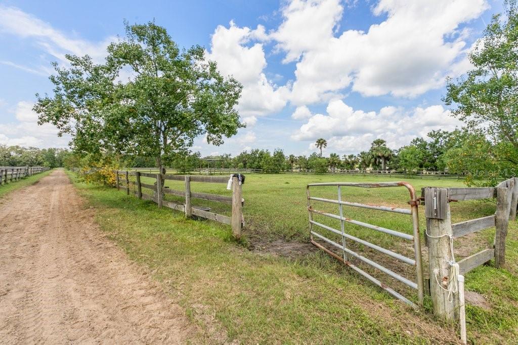 ST JOHNS DEV CO - Land