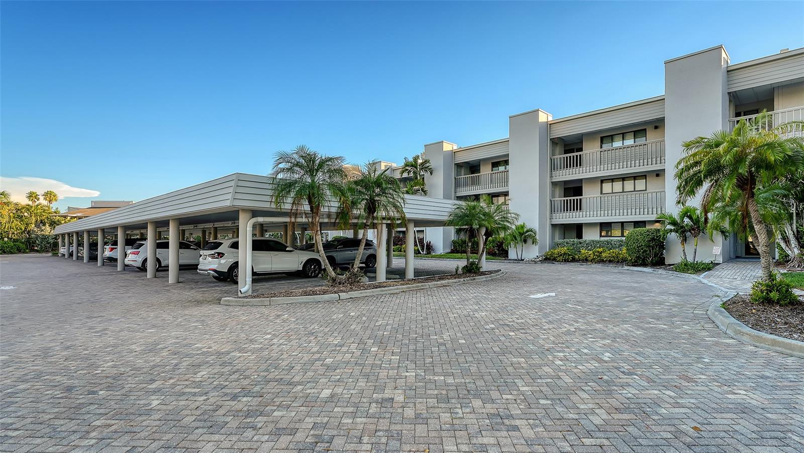 5757 GULF OF MEXICO DRIVE 204