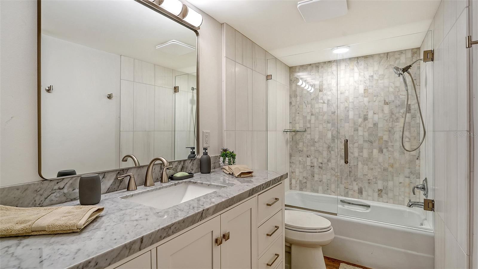 THE SHORE - Residential Lease