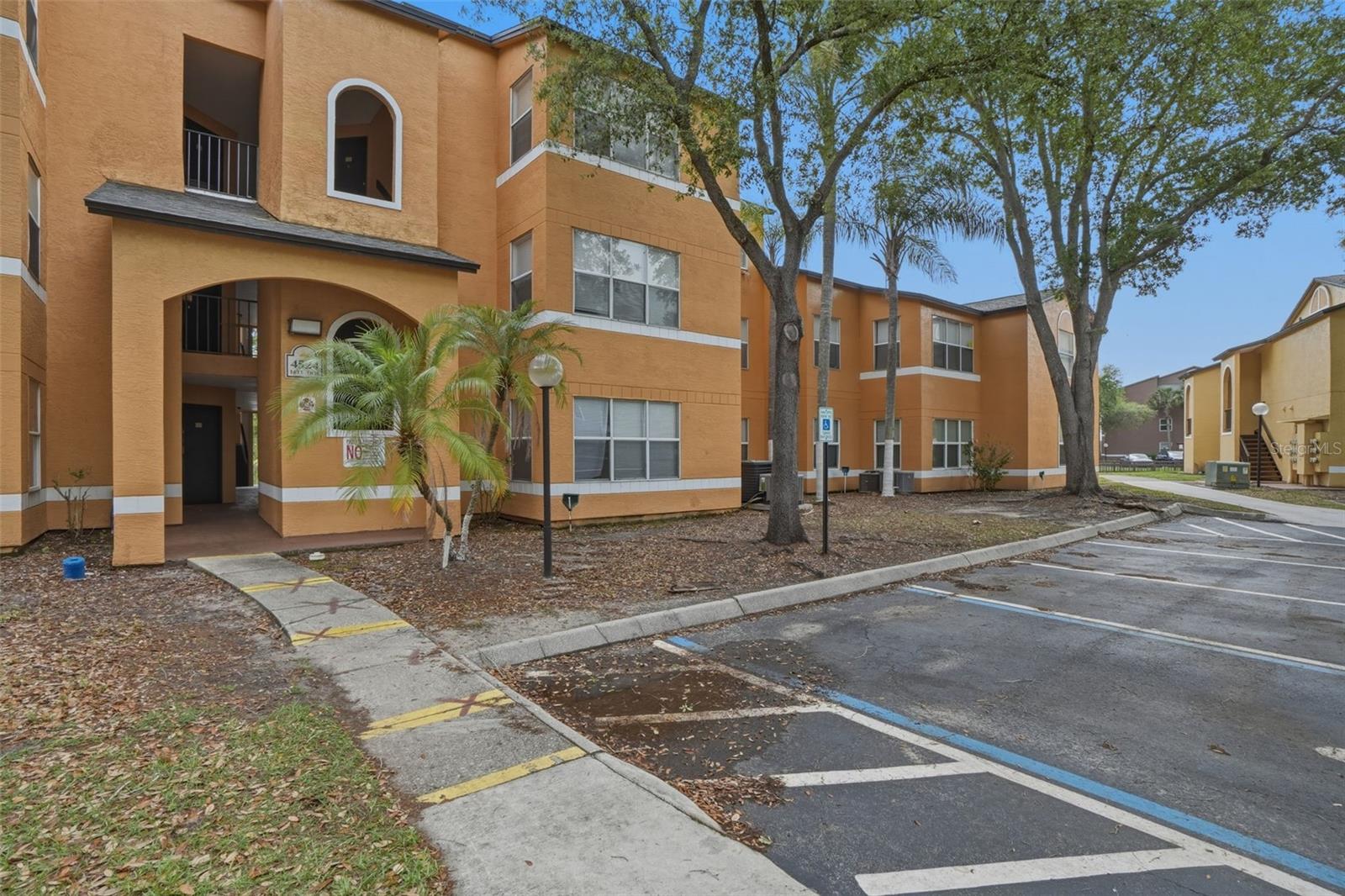 VENETIAN PLACE - Residential