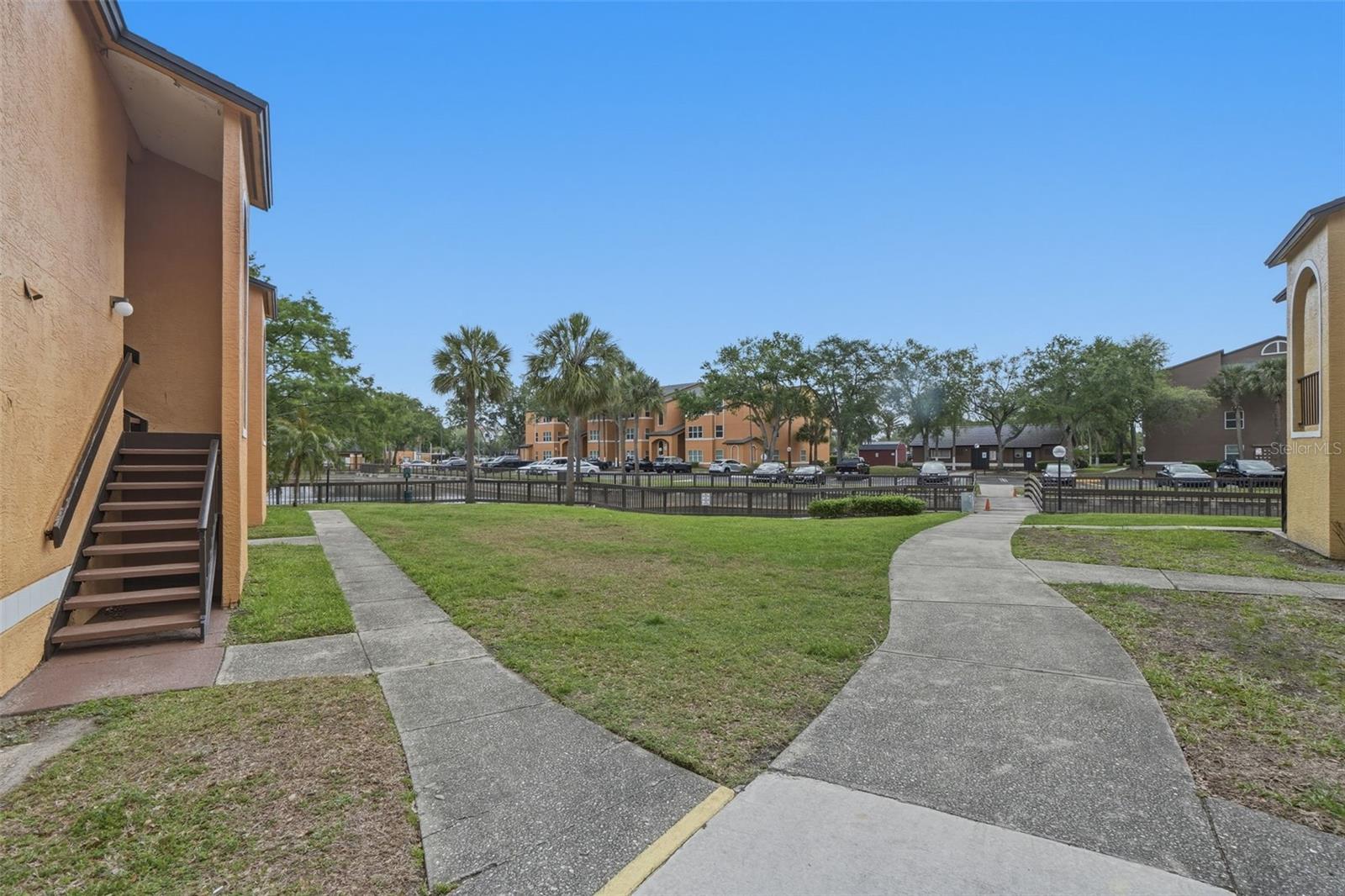 VENETIAN PLACE - Residential