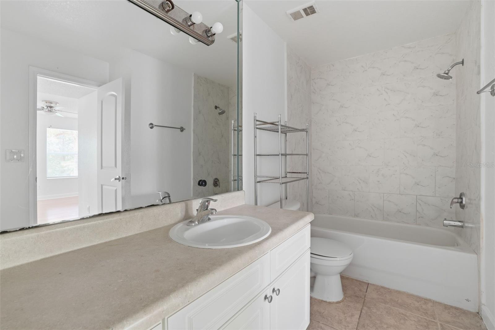 VENETIAN PLACE - Residential