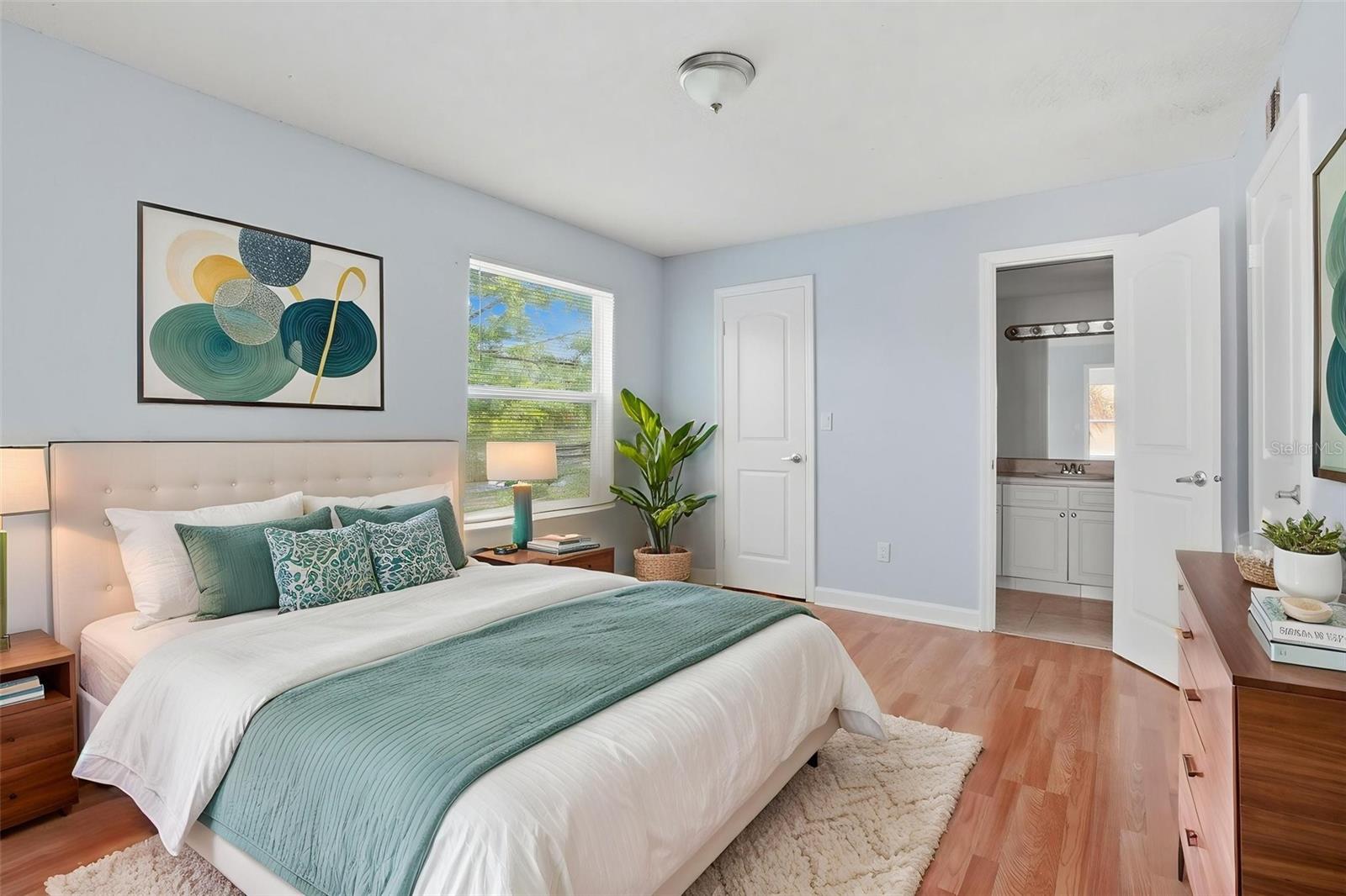 VENETIAN PLACE - Residential