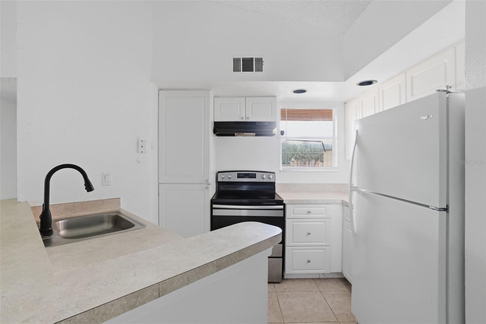 VENETIAN PLACE - Residential