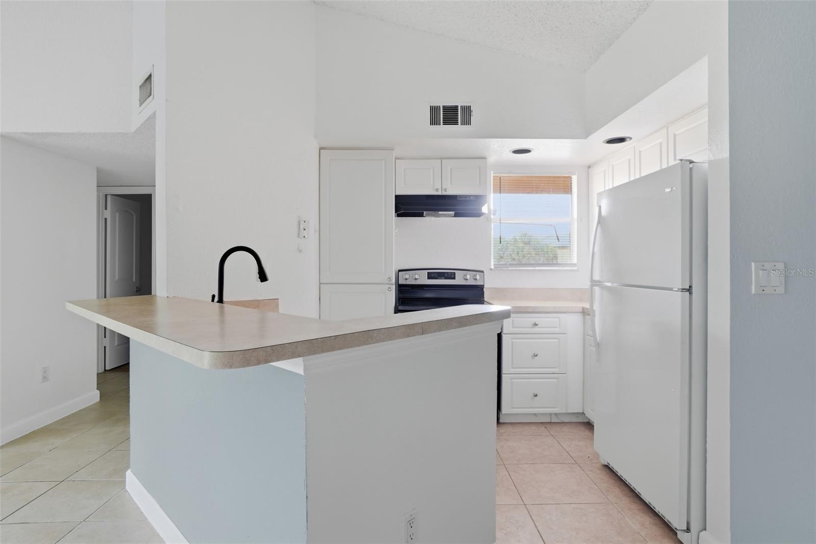 VENETIAN PLACE - Residential