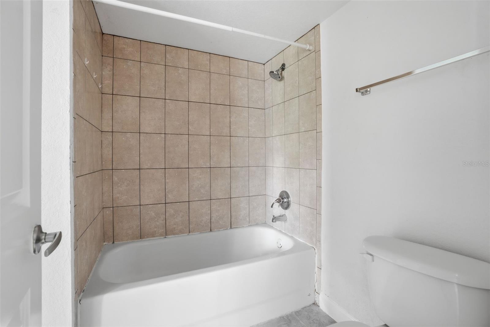 VENETIAN PLACE - Residential