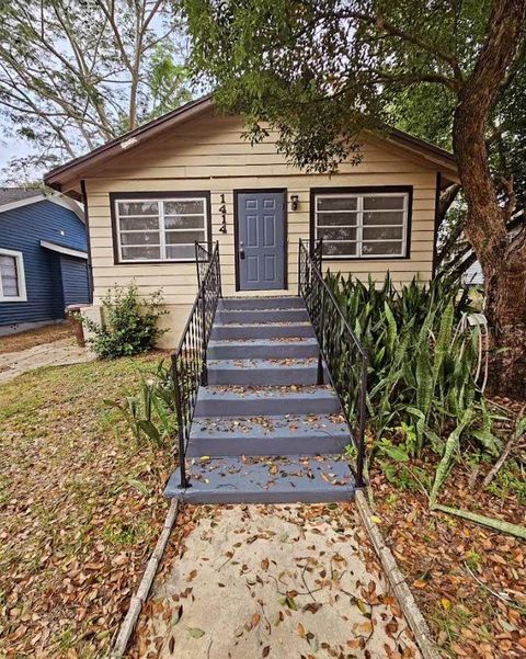 Photo of 1414 Johns Avenue, Haines City, FL 33844 (MLS # P4928565)