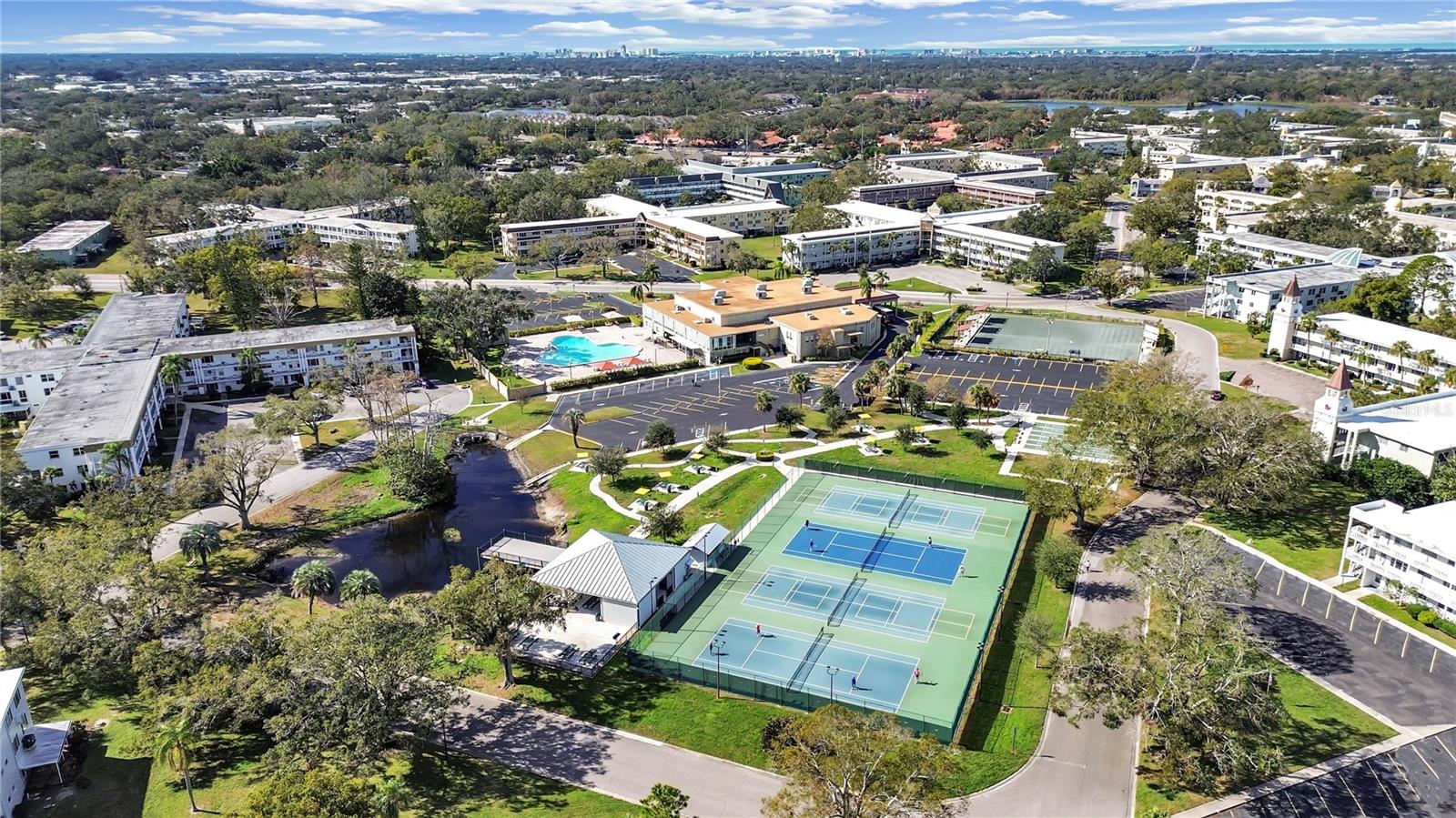 ON TOP OF THE WORLD - Residential