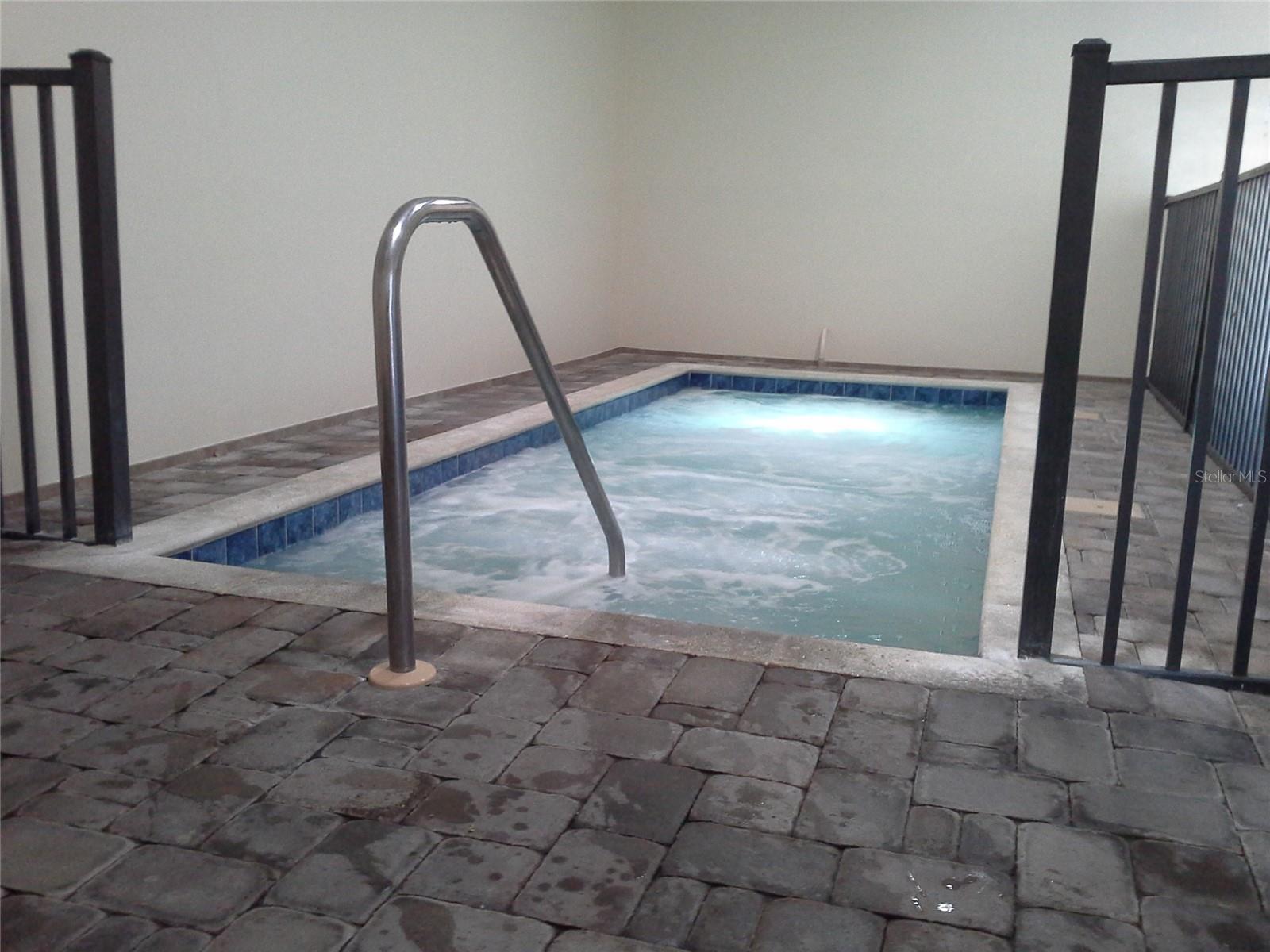 ON TOP OF THE WORLD - Residential