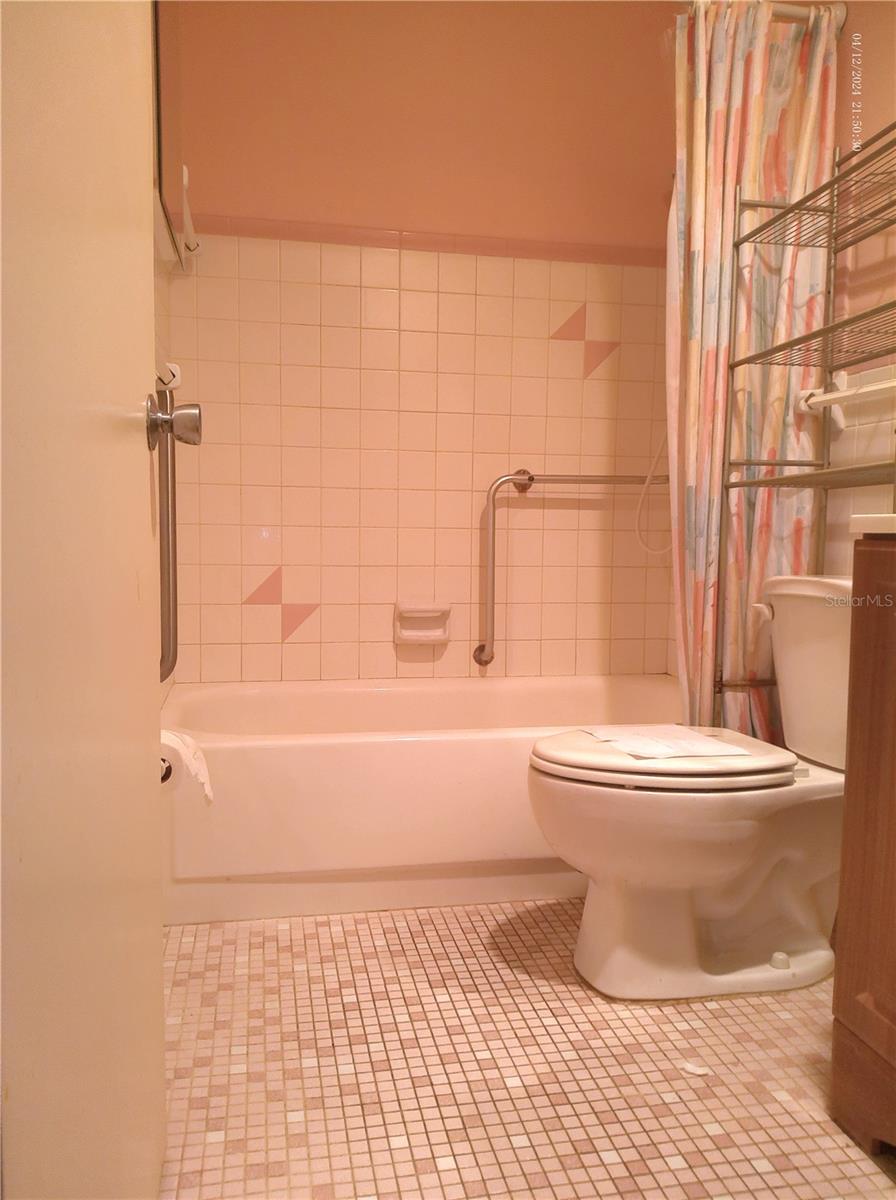 ON TOP OF THE WORLD - Residential