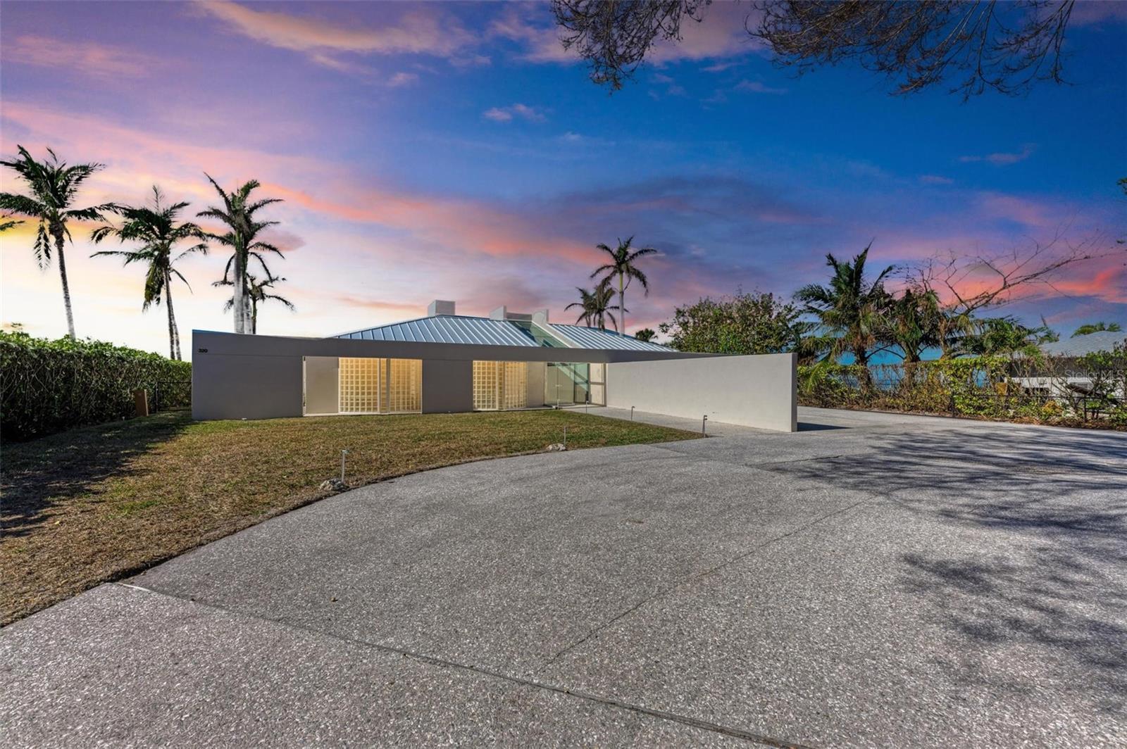320 S SHORE DRIVE