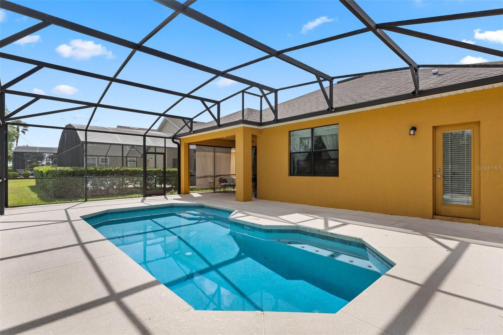 2142 VICTORIA DRIVE