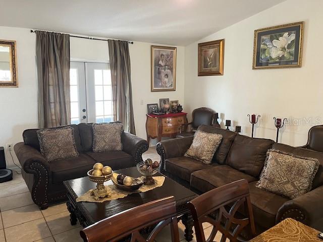 QUEENS COVE - Residential