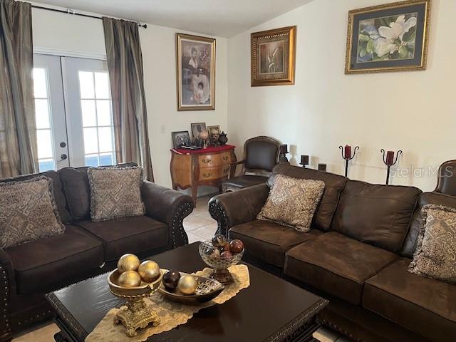 QUEENS COVE - Residential