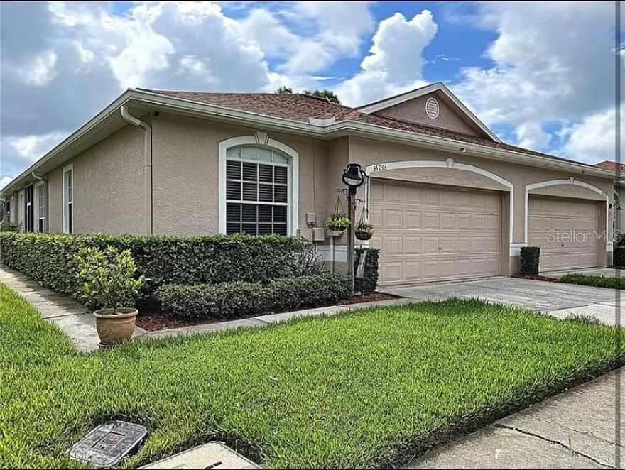 3 Bedroom/2 Bath Villa located in Lake Bernadet. ;Water: City