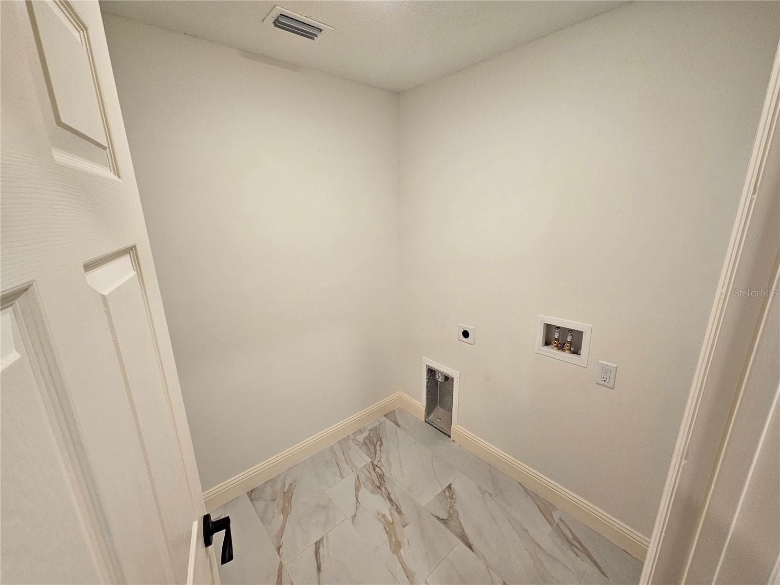 MOUNT DORA LANCASTER AT LOCH LEVEN PH 2B REP - Residential Lease