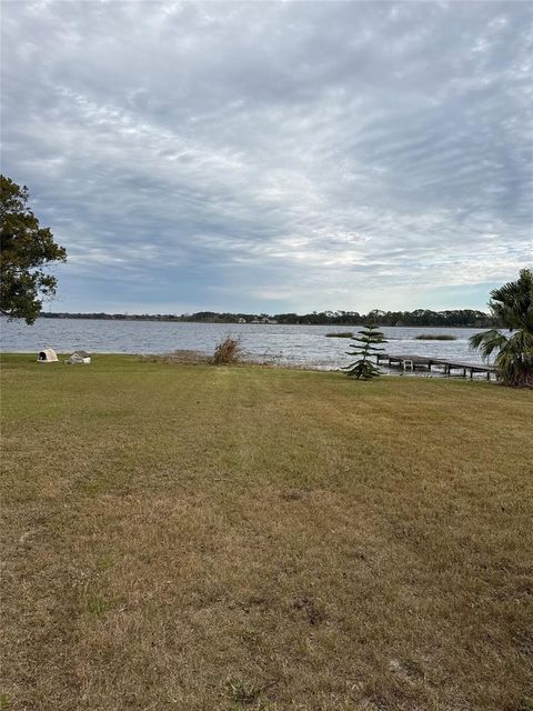 A home in TAVARES