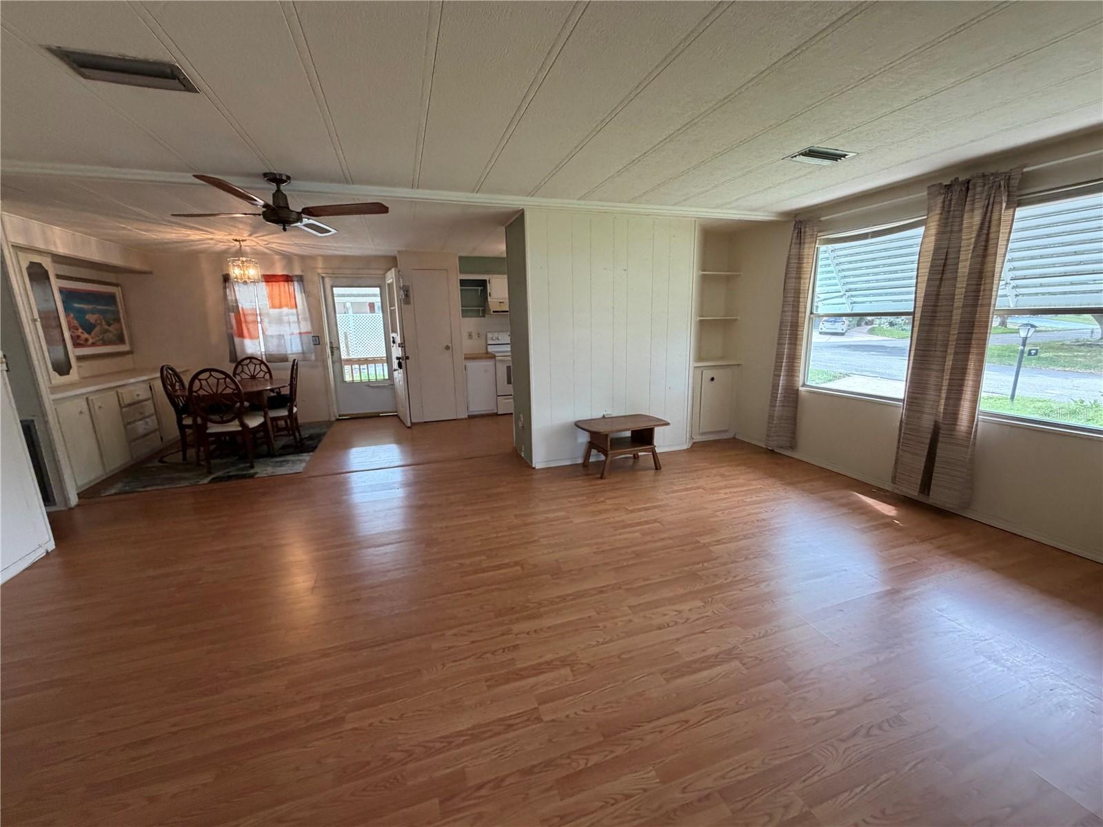 ZELLWOOD STATION - Residential